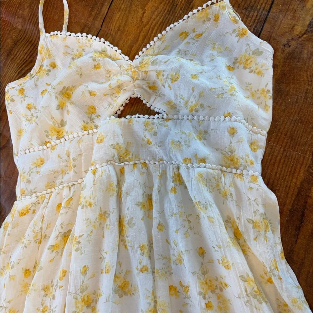 Trixxi White and Yellow Floral Midi Dress - Picture 3 of 6